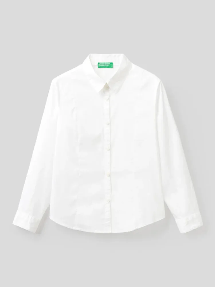 Weiße Bluse aus einer stretchigen Baumwollmischung