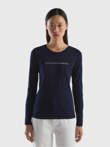 Langärmeliges dunkelblaues T-Shirt aus 100% Baumwolle