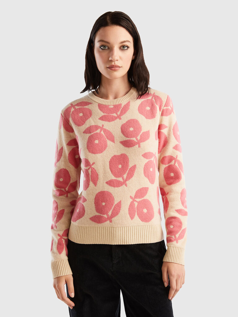 Pullover mit eingearbeitetem Blumenmotiv
