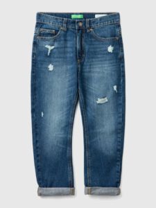 Carrot fit Jeans mit Rissen