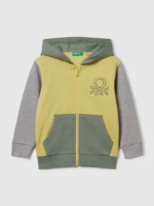 Hoodie mit Stickerei