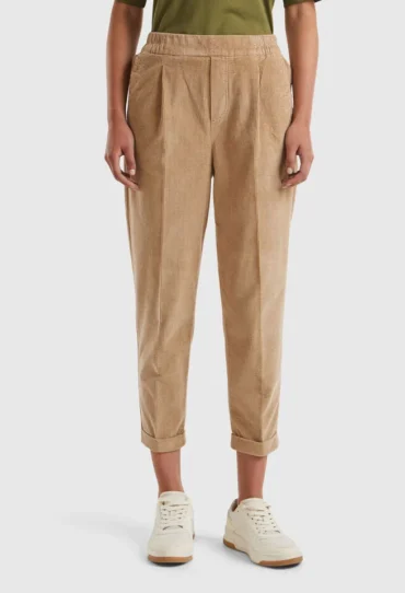 Samt-Chinohose mit elastischem Bund