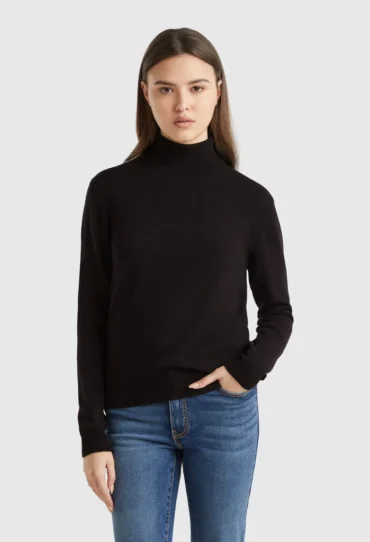Schwarzer Rollkragenpullover aus reiner Merinowolle
