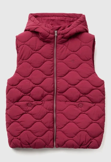 Wattierte Weste mit Kapuze