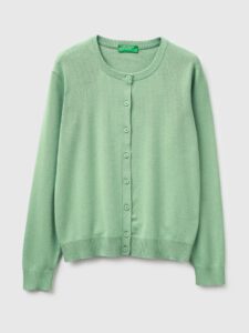 Salbeigrüne Strickjacke aus Trikotbaumwolle