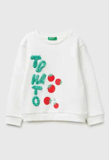 Geschlossenes Sweatshirt mit Stickerei