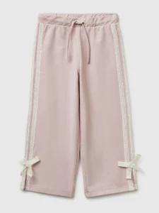 Hose mit Spitze und Schleifen