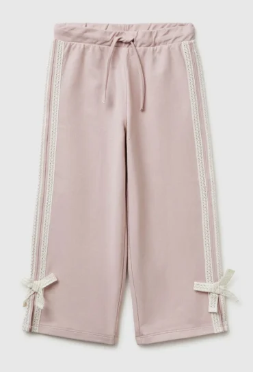 Hose mit Spitze und Schleifen
