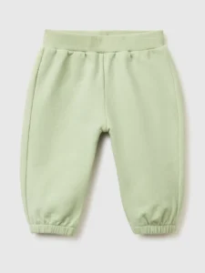 Hose mit Stickerei auf der Rückseite