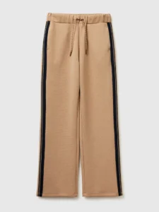 Hose mit gestreiften Seitenstreifen