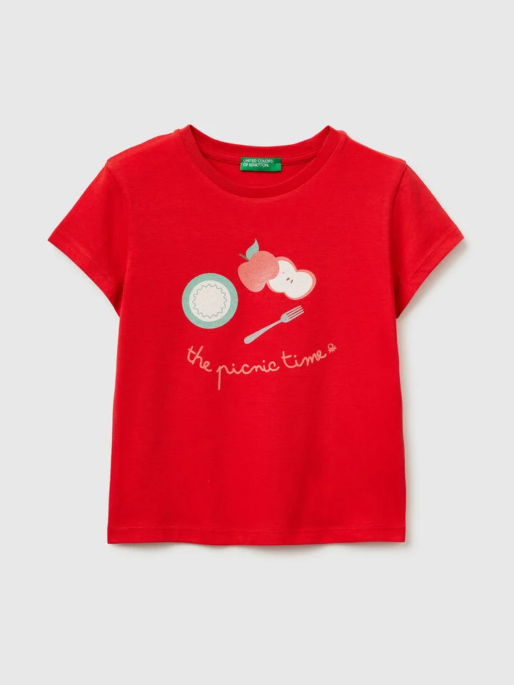 Jersey aus 100 _ Bio-Baumwolle; gerippter Kragen; weiche Schulterpartie