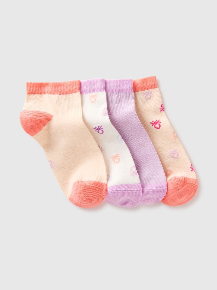 Vier gemusterte kurze Socken