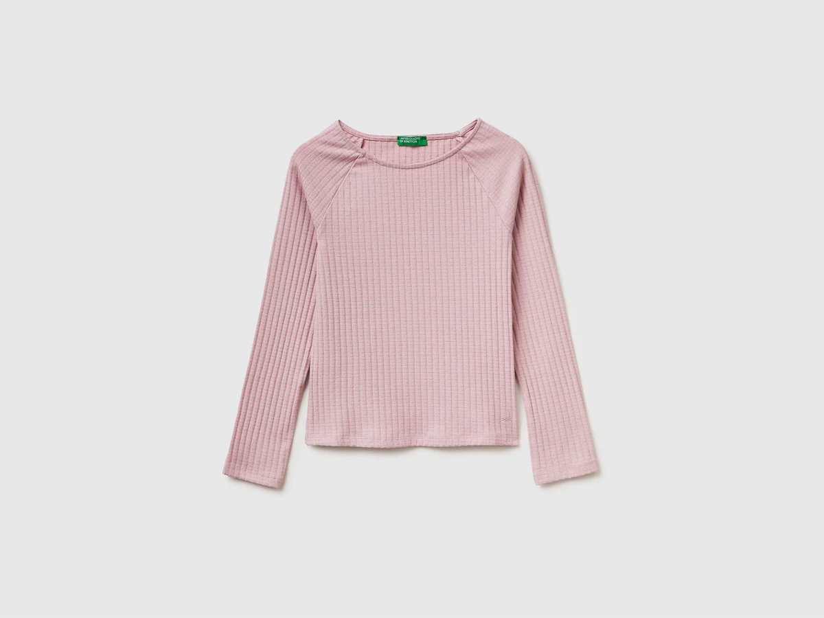 Geripptes T-Shirt mit U-Boot-Ausschnitt